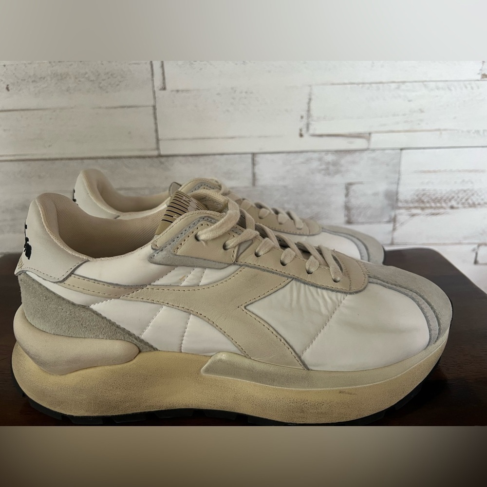 DIADORA Gender Inclusive Mercury Elite Water Resistant Sneaker in Size 6 5. (Wo) - Picture 2 of 10
